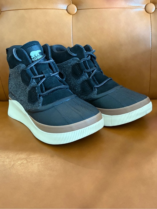 Sorel Shoes - Brand NWOT Sorel Out N’ About IV Waterproof Boots Women’s Size 6 Black And Chalk